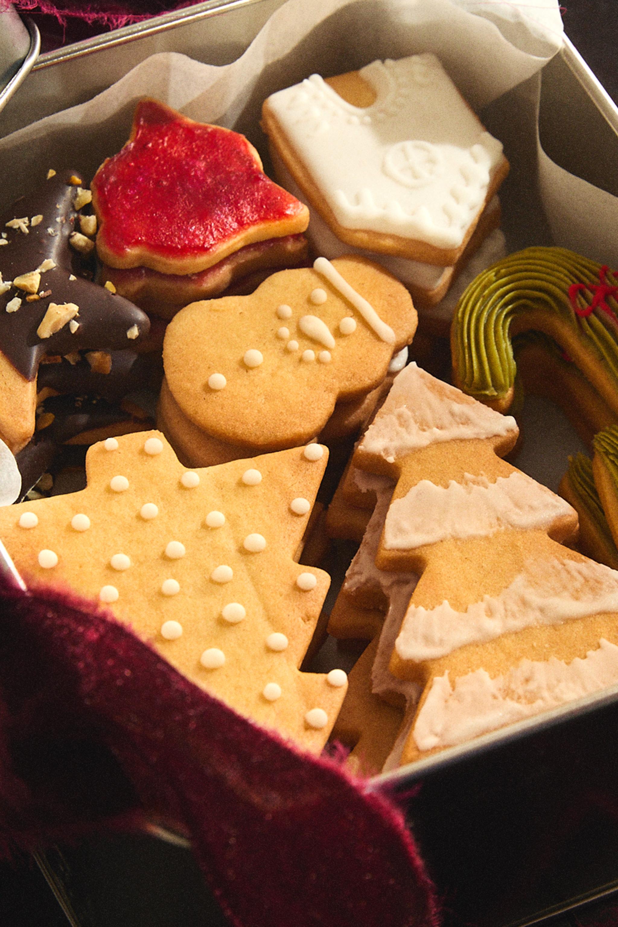 STEEL CHRISTMAS BAKING MOLD